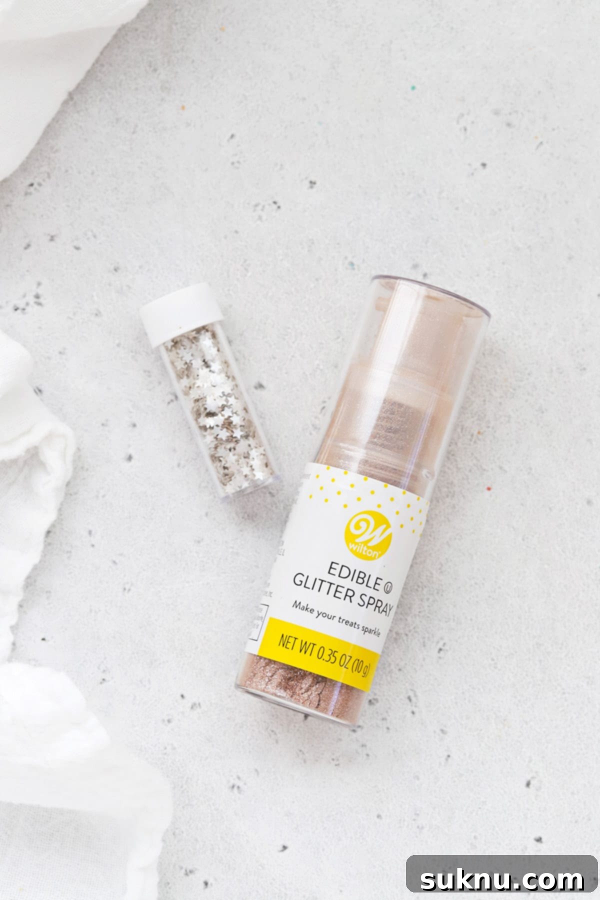 Edible spray glitter and edible glitter stars