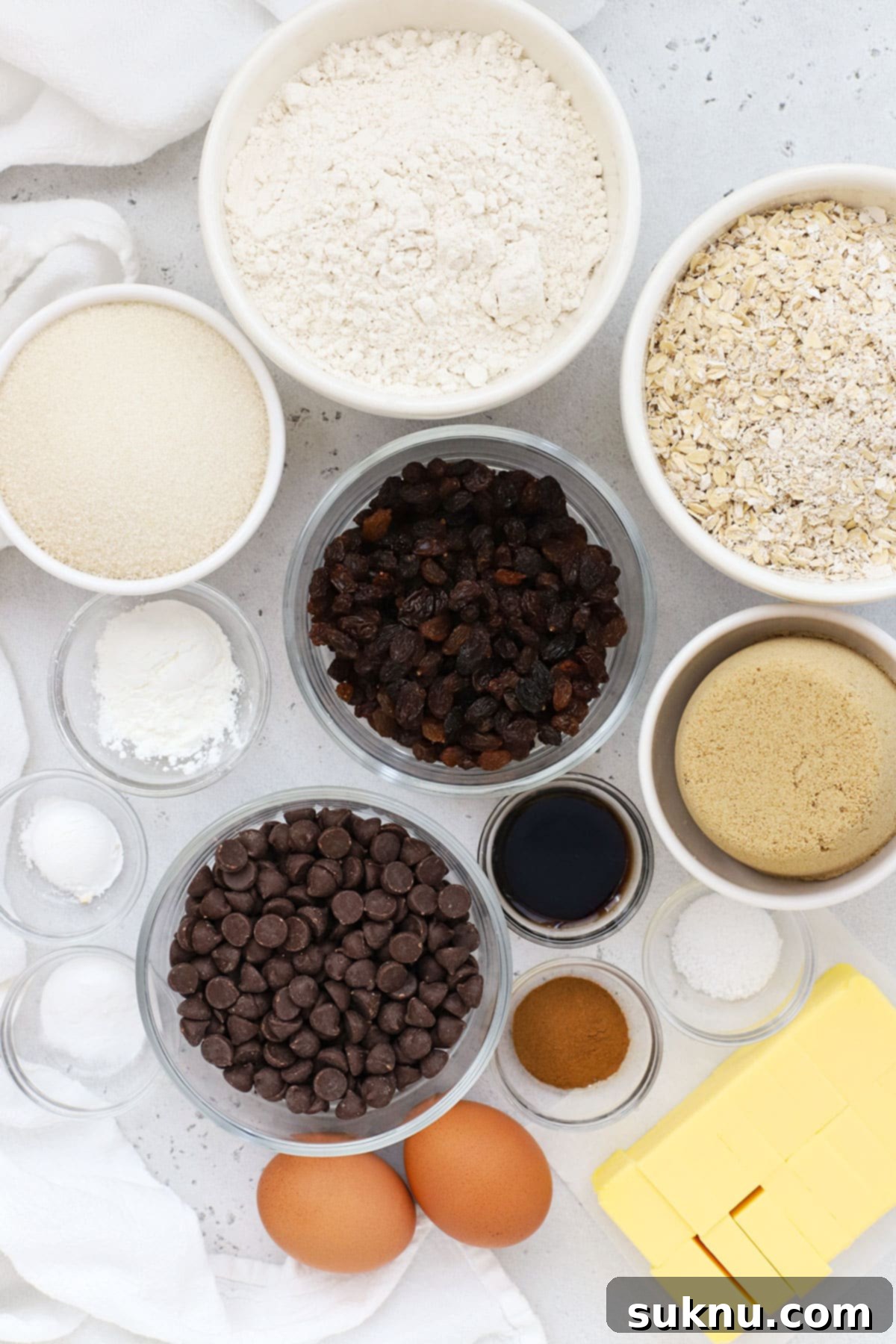 Delicious Gluten-Free Oatmeal Raisin Cookies 3 Ingredients for gluten-free oatmeal raisin cookies