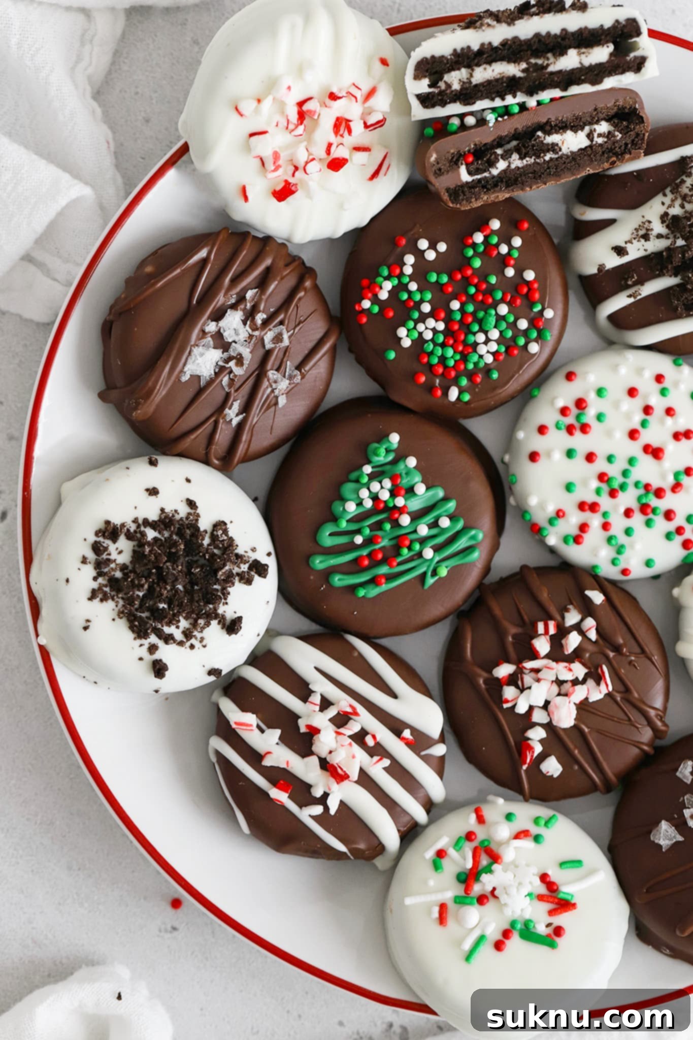 No-Bake Chocolate Dipped Oreos 8 Beautifully decorated gluten-free chocolate covered Oreos, ready for Christmas festivities.